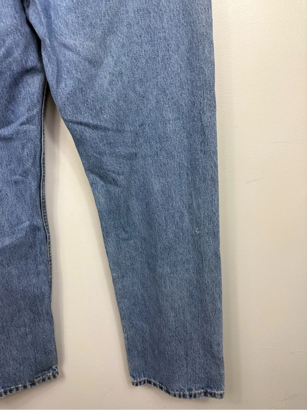 Vintage Levi’s 505 Regular Fit Straight Leg Jeans Distressed Medium Wash 34x30